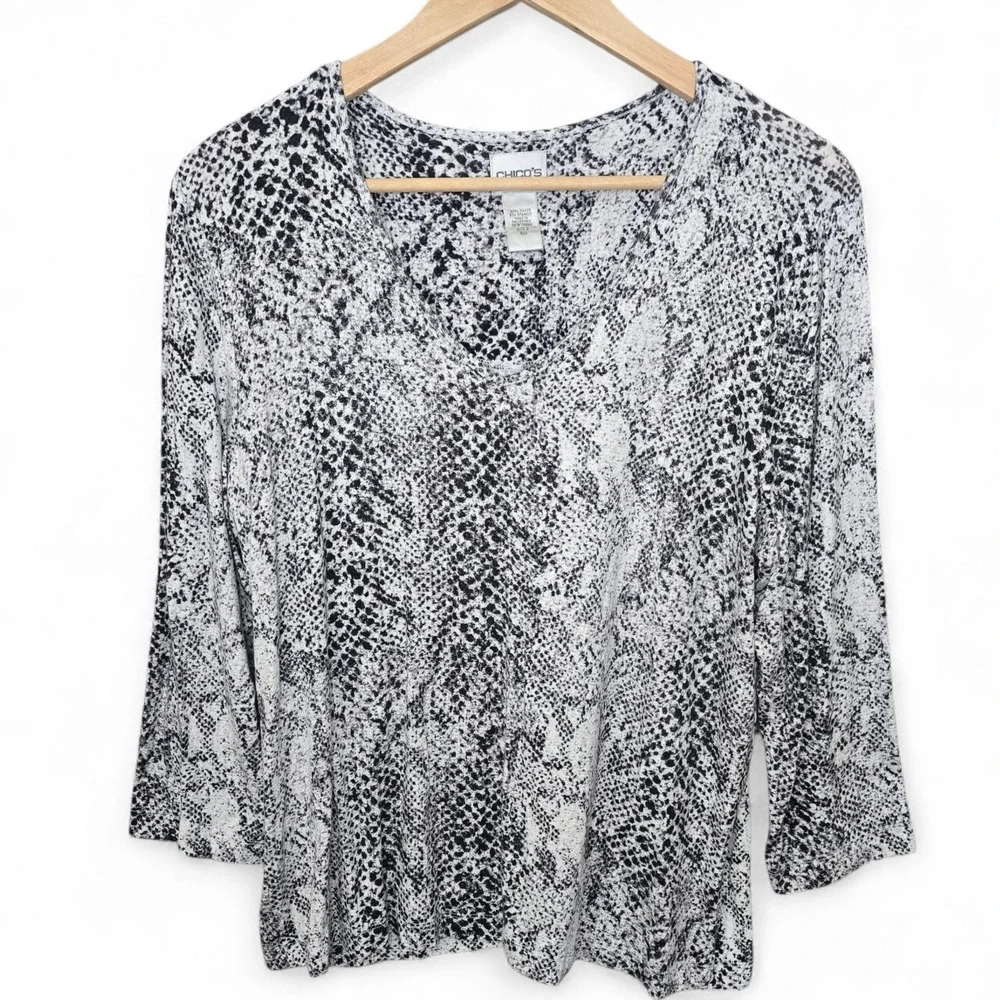 Chicos Top Womens 2 US Large Gray Shimmer V Neck‎ 3/4 Sleeve Stretch Casual
